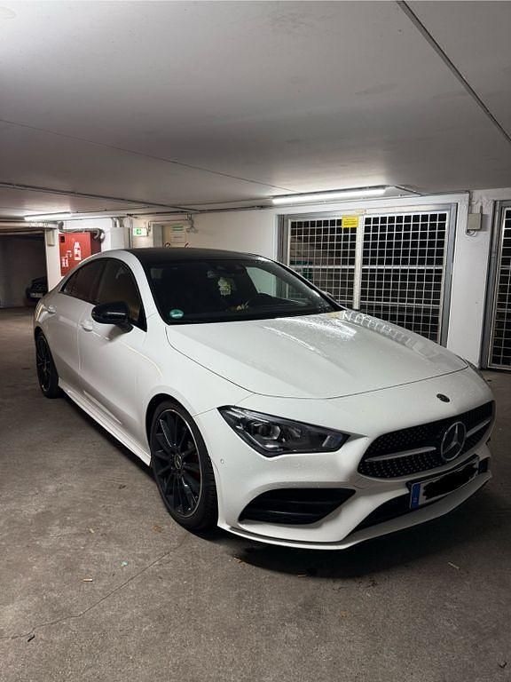Weiß Gebraucht 2019 Mercedes CLA220 Limousine | 30.000 € (Fairer Preis) - Bild 1/4