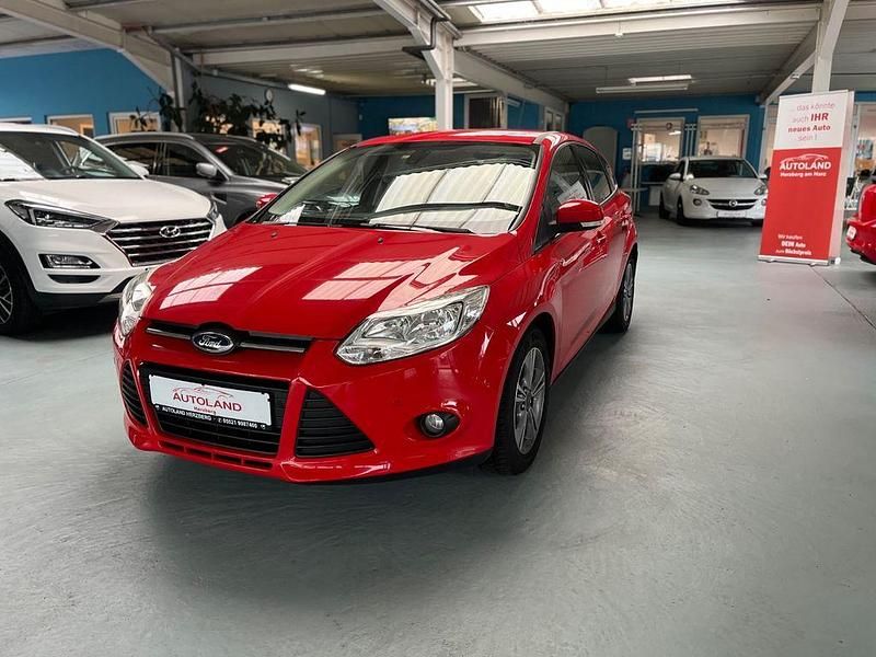 Rot Gebraucht 2013 Ford Focus Champions Edition Limousine | 5.800 € (Fairer Preis) - Bild 1/4