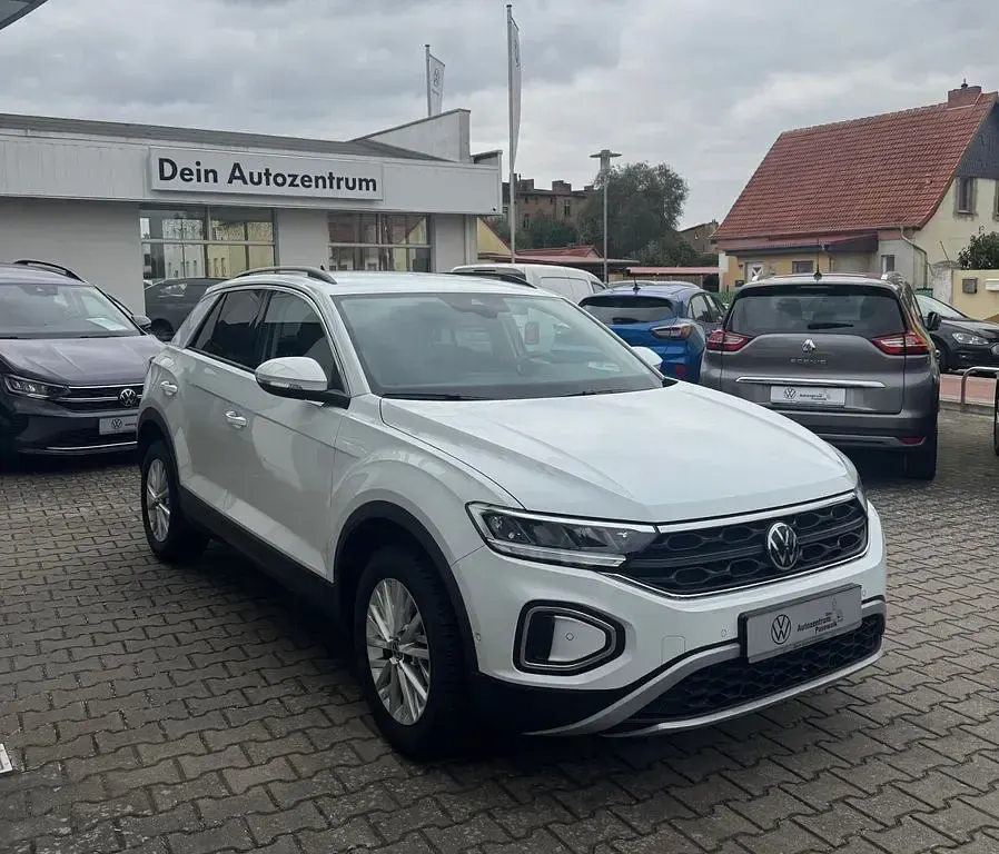 Gebraucht VW T-Roc Life 116 PS (85 kW) 2024 Pure white SUV
