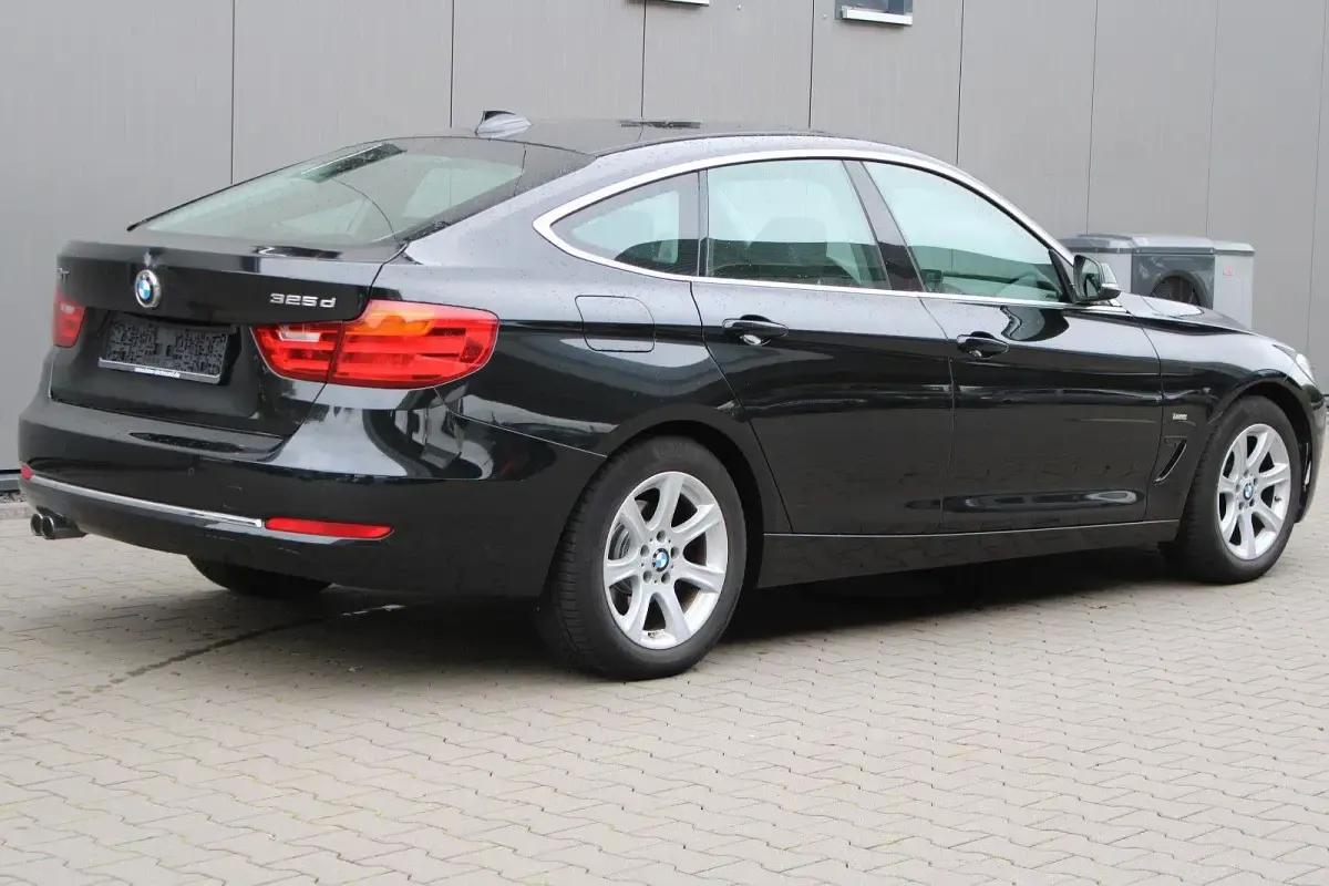Gebraucht BMW 325 Luxury Line 218 PS (160 kW) 2015 Schwarz Limousine
