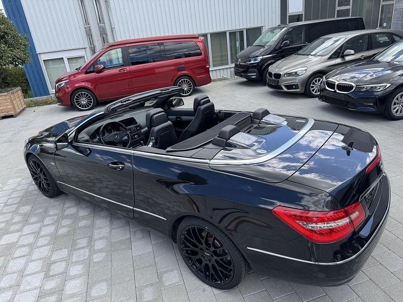 Gebraucht Mercedes E200 184 PS (135 kW) 2011 Schwarz Cabrio