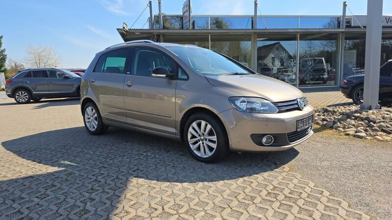 Braun Gebraucht 2012 VW Golf VII Style Limousine | 8.400 € (Guter Preis) - Bild 1/4