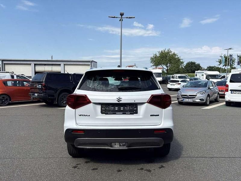 Neu Suzuki Vitara Club 129 PS (94 kW) 2026 Weiss SUV