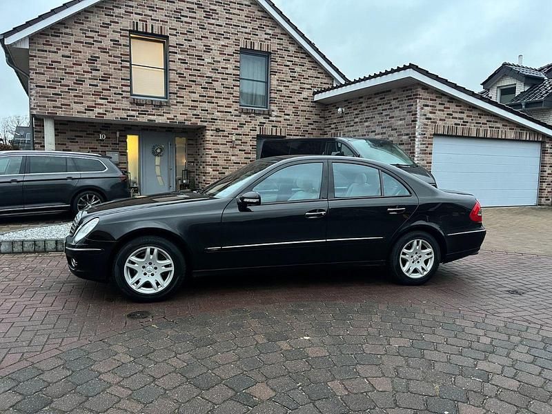 Schwarz Gebraucht 2008 Mercedes E280 Avantgarde Kombi | 7.100 € (Etwas zu teuer) - Bild 1/4