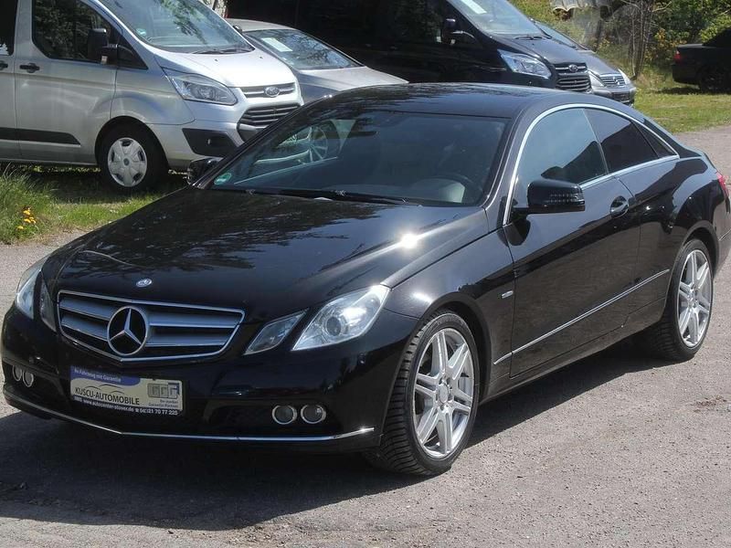 Second-hand Mercedes E200 184 CP (135 kW) 2011 Negru Coupe