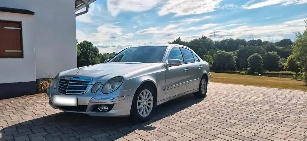 Gebraucht Mercedes E280 Elegance 190 PS (139 kW) 2007 Silber Limousine