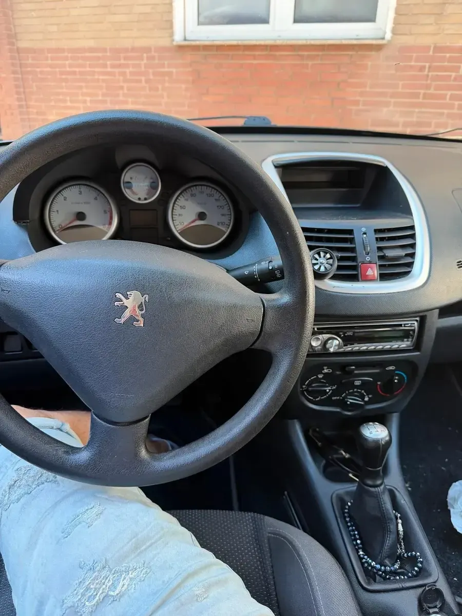 Gebraucht Peugeot 206+ 60 PS (44 kW) 2010 Andere farben Kleinwagen