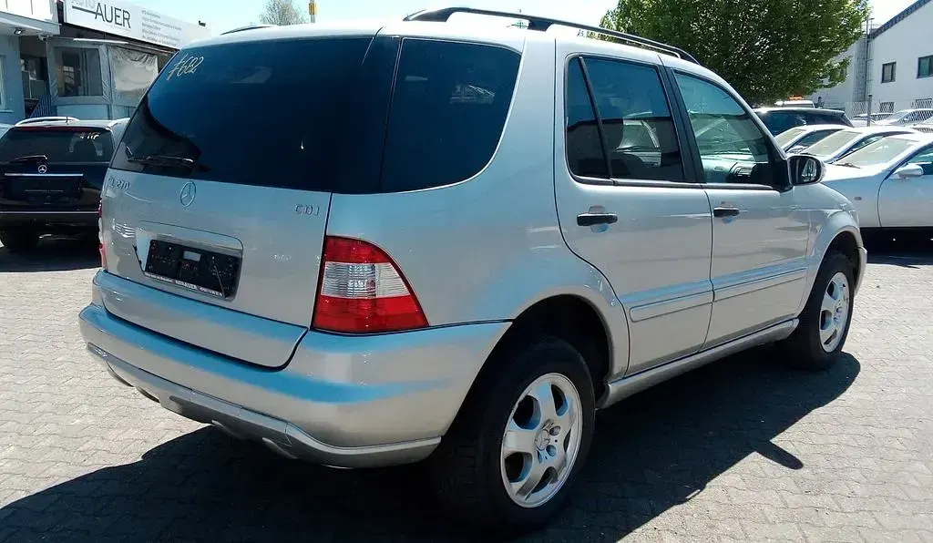 Gebraucht Mercedes ML270 Edition 163 PS (119 kW) 2003 Silber SUV