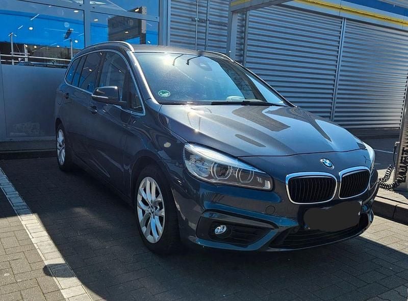 Grau Gebraucht 2017 BMW 220 Gran Tourer Luxury Line Van / Kleinbus | 14.500 € (Superpreis) - Bild 1/4