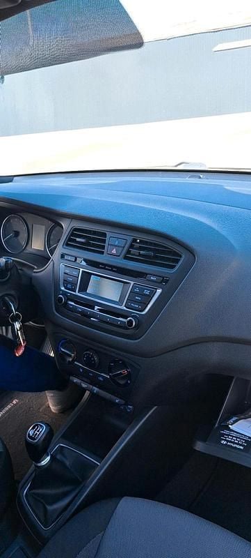 Second-hand Hyundai i20 75 CP (55 kW) 2017 Alb Hatchback