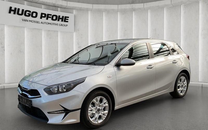 Neu Kia Ceed Vision 100 PS (73 kW) 2025 Silber Kleinwagen