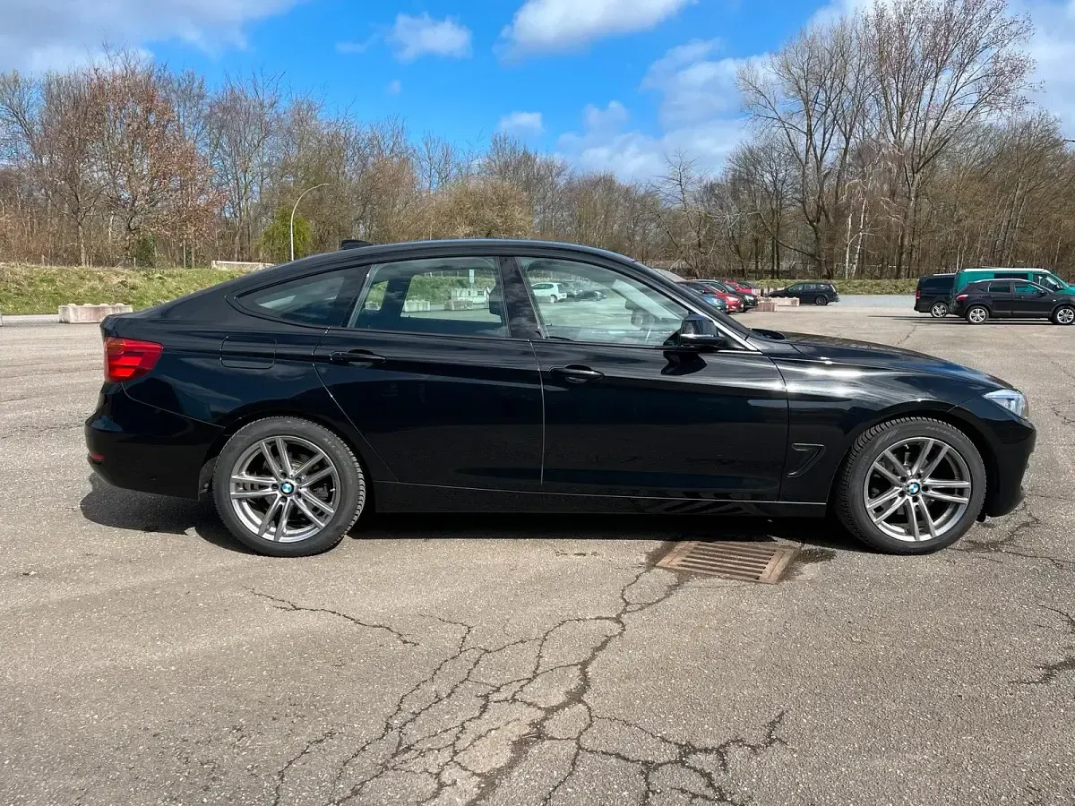 Gebraucht BMW 320 Sport Line 190 PS (139 kW) 2015 Schwarz Limousine