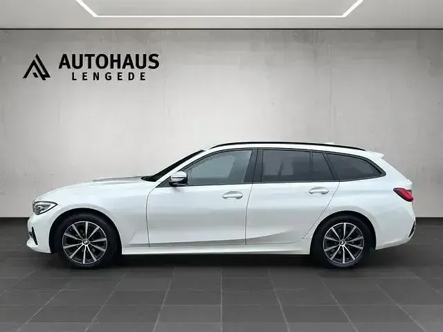 Gebraucht BMW 318 Shadowline 150 PS (110 kW) 2020 Weiß Limousine