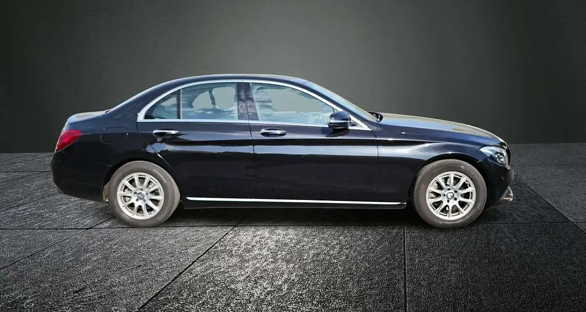 Gebraucht Mercedes C200 Avantgarde 184 PS (135 kW) 2015 Obsidianschwarz Limousine