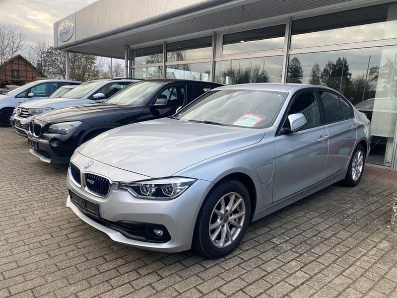 Gebraucht BMW 330e Advantage 184 PS (135 kW) 2017 Silber Limousine
