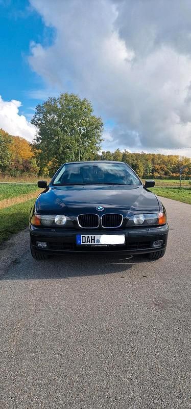 Schwarz Gebraucht 1999 BMW 528 Limousine | 2.600 € - Bild 1/4