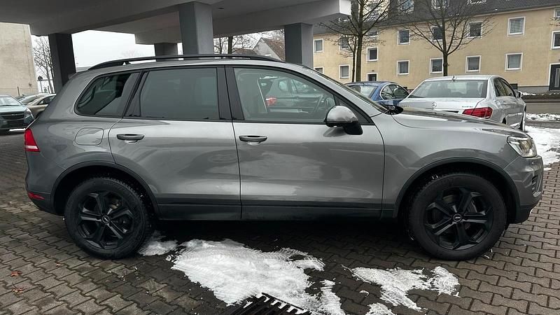 Gebraucht VW Touareg 204 PS (150 kW) 2016 Canyon grey metallic SUV