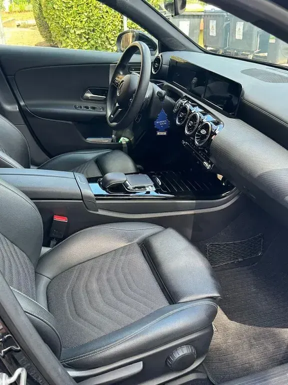 Gebraucht Mercedes A180 136 PS (100 kW) 2020 Schwarz Limousine