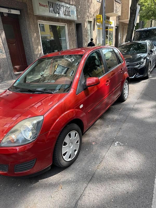 Rot Gebraucht 2008 Ford Fiesta Limousine | 1.500 € (Fairer Preis) - Bild 1/4
