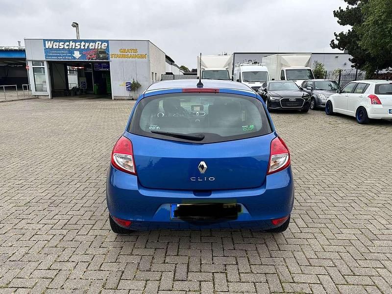 Blau Gebraucht 2011 Renault Clio II Dynamique Kleinwagen | 3.600 € (Fairer Preis) - Bild 1/4