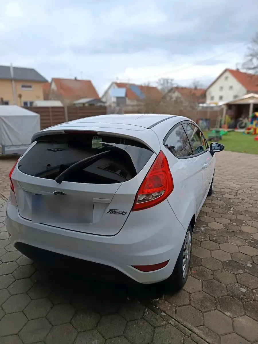 Gebraucht Ford Fiesta 62 PS (45 kW) 2011 Weiß Limousine