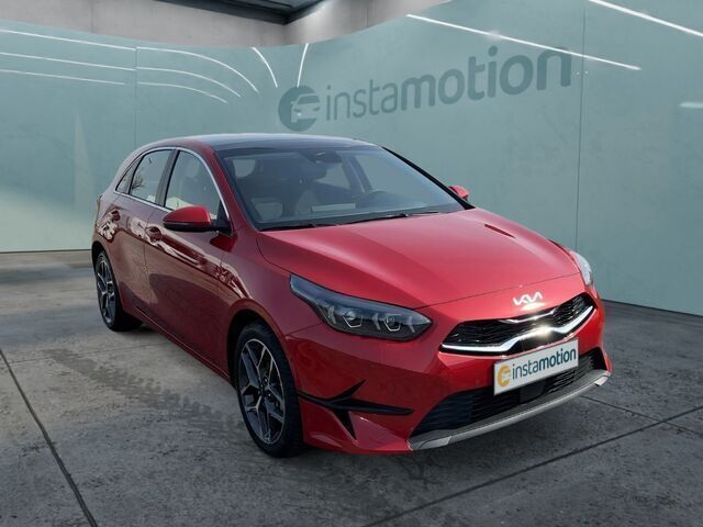 Rot Gebraucht 2023 Kia Ceed Spirit Limousine | 24.380 € (Fairer Preis) - Bild 1/2