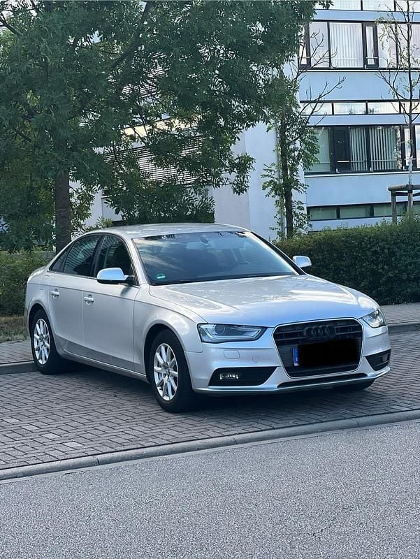 Silber Gebraucht 2012 Audi A4 Limousine | 8.700 € (Guter Preis) - Bild 1/4