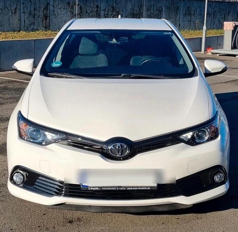 Gebraucht Toyota Auris Team 116 PS (85 kW) 2018 Weiß Kombi