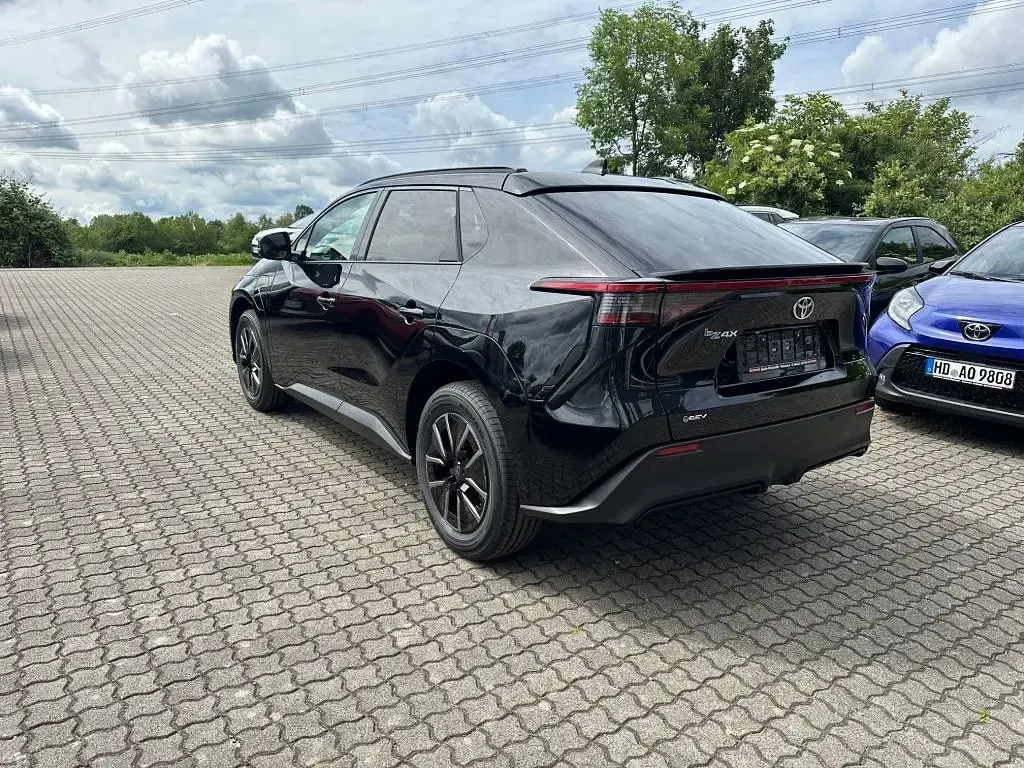 Neu Toyota bZ4X 150 kW (204 PS) 2026 Schwarz SUV