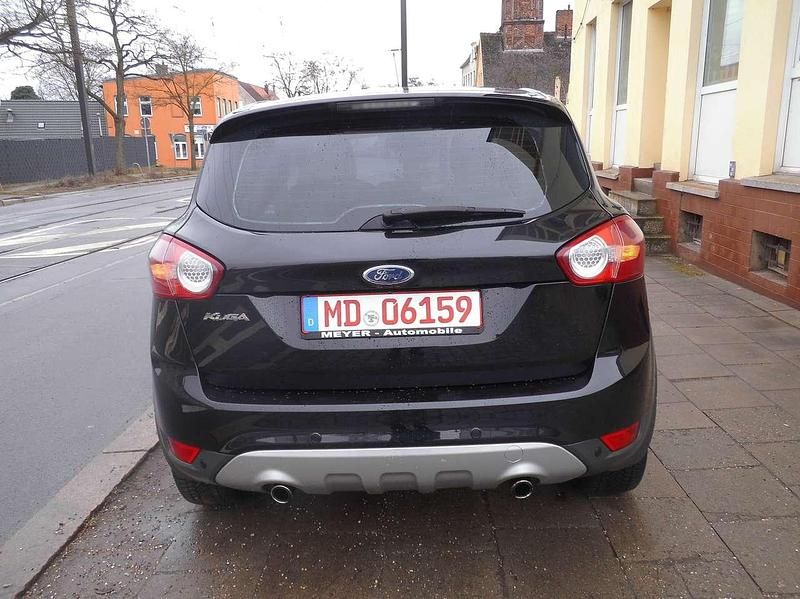 Gebraucht Ford Kuga Titanium 136 PS (100 kW) 2009 Pantherschwarz metallic SUV