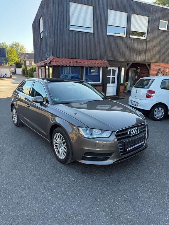 Braun Gebraucht 2013 Audi A3 Ambition Limousine | 8.900 € (Fairer Preis) - Bild 1/4