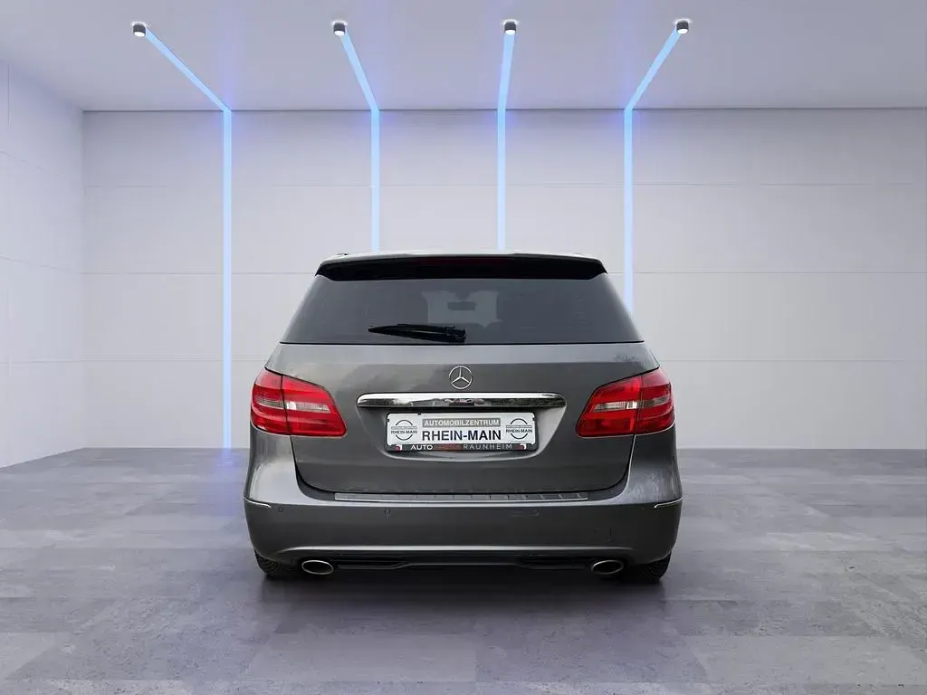 Gebraucht Mercedes B180 109 PS (80 kW) 2013 Grau Kleinwagen