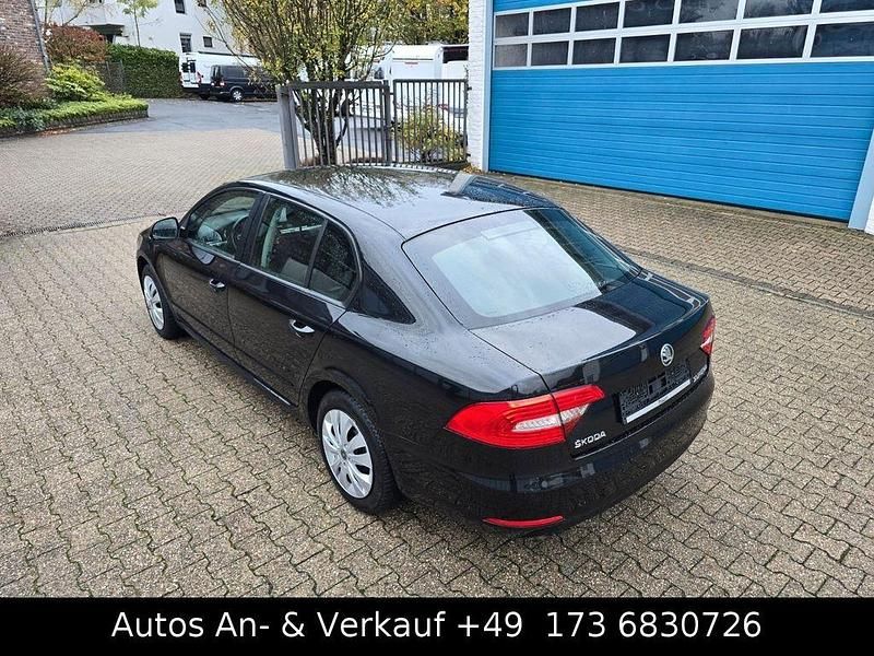 Gebraucht Skoda Superb Active 125 PS (91 kW) 2013 Schwarz Limousine