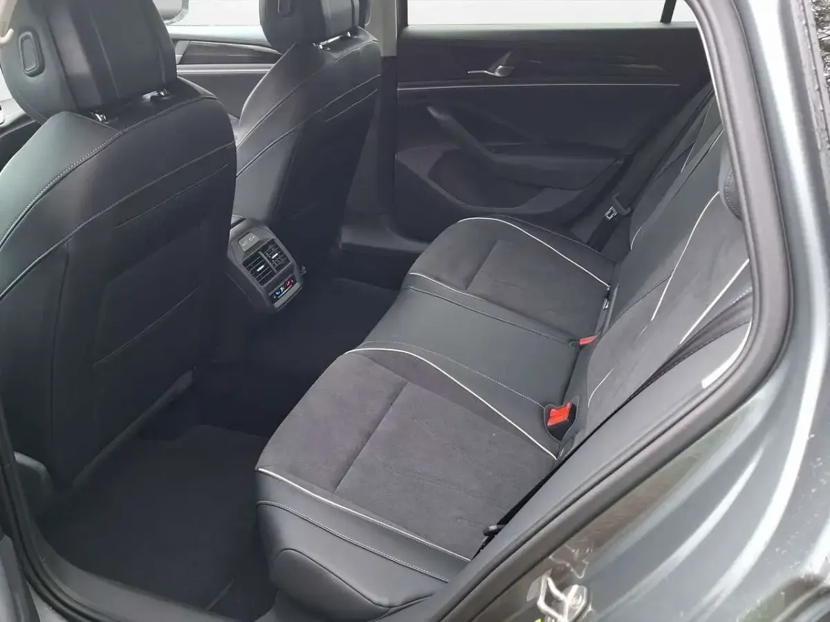 Neu VW Passat Business 177 PS (130 kW) 2026 Diabasgrau metallic Kombi