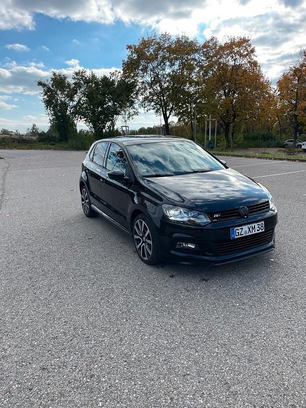 Schwarz Gebraucht 2015 VW Polo R-line Limousine | 10.700 € (Fairer Preis) - Bild 1/4