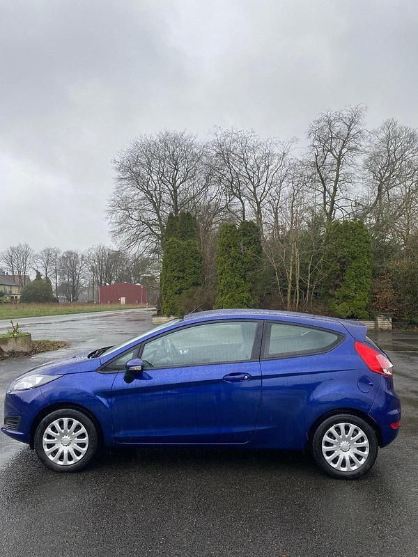 Gebraucht Ford Fiesta Trend 60 PS (44 kW) 2014 Blau Kleinwagen