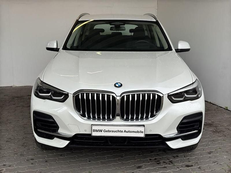 Mineralweiss met. Gebraucht 2022 BMW X5 Sport Line SUV | 54.777 € (Superpreis) - Bild 1/4