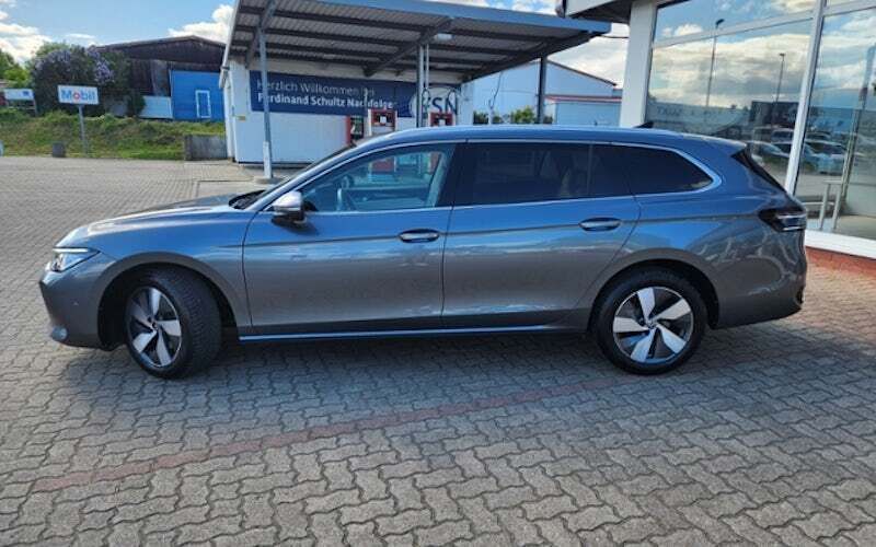 Gebraucht VW Passat Elegance 150 PS (110 kW) 2024 Grau Kombi