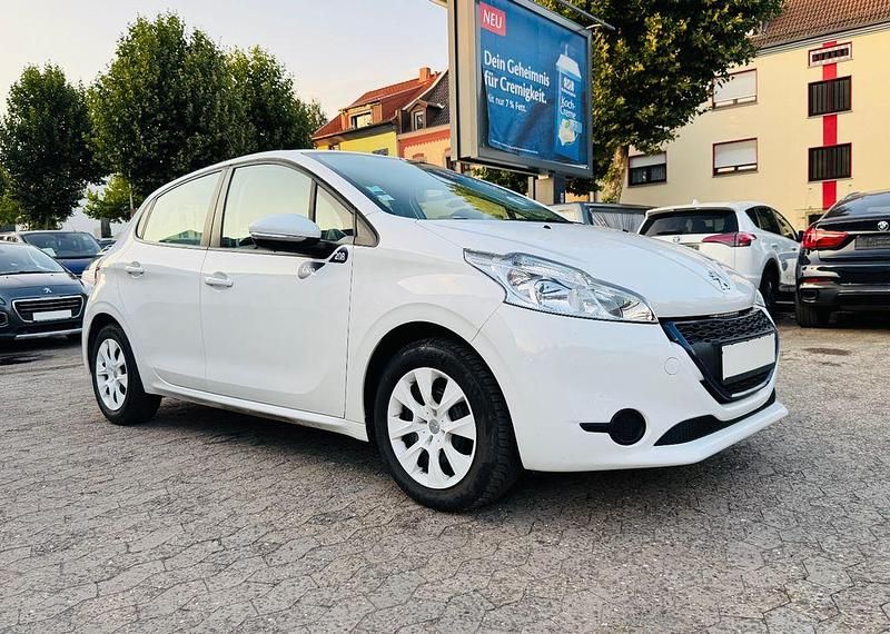 Weiß Gebraucht 2014 Peugeot 208 Kleinwagen | 4.500 € (Fairer Preis) - Bild 1/4