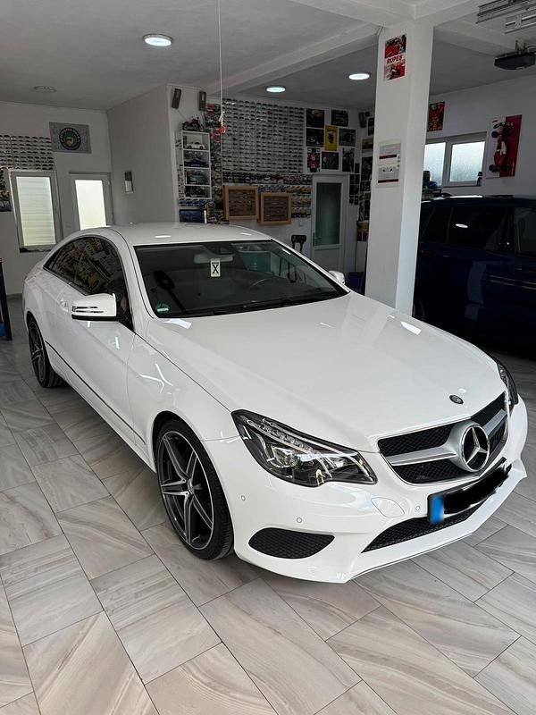 Gebraucht Mercedes E250 204 PS (150 kW) 2013 Weiß Coupé