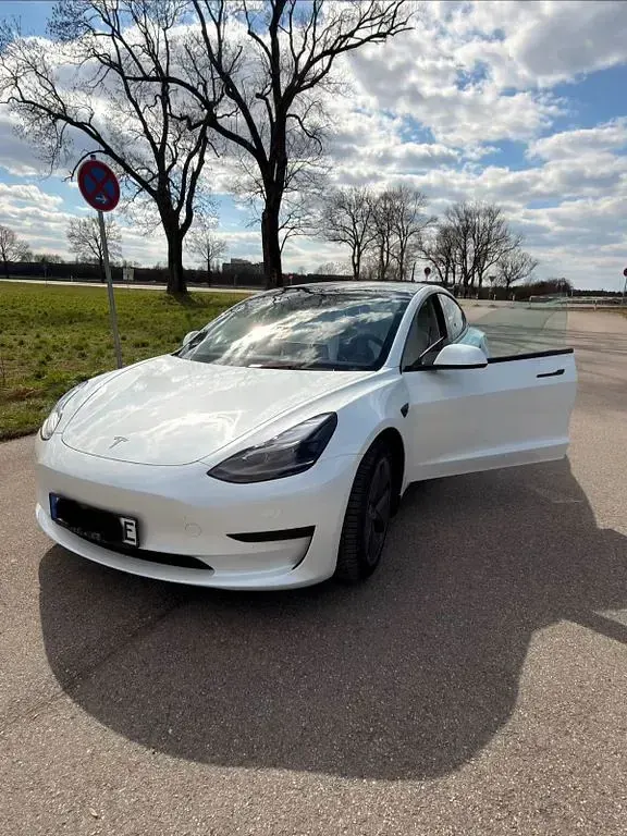 Gebraucht Tesla Model 3 Standard Range 225 kW (306 PS) 2021 Weiß Limousine