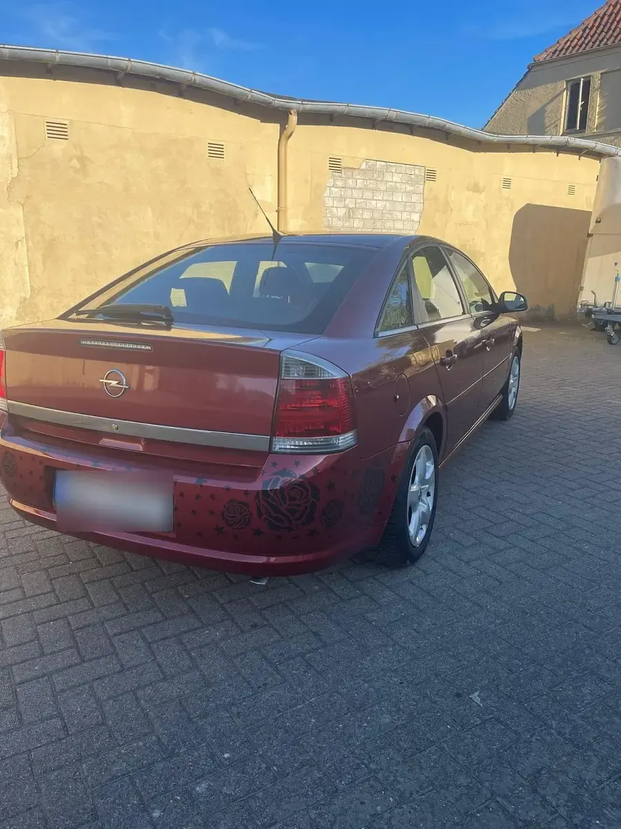 Second-hand Opel Vectra 155 CP (114 kW) 2006 Roșu Berlinǎ