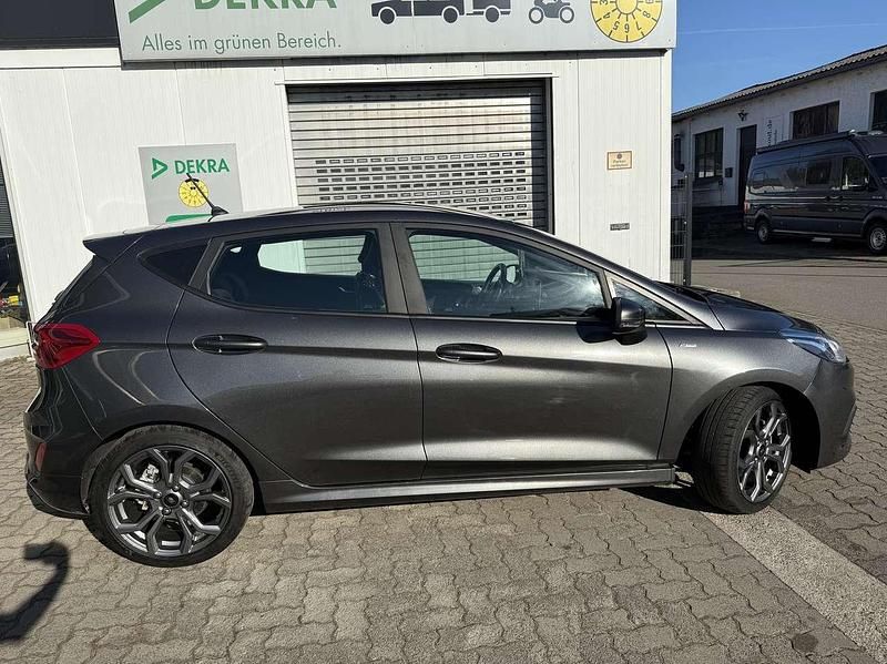 Gebraucht Ford Fiesta ST-Line 101 PS (74 kW) 2018 Magneticgrau (metallic) Limousine