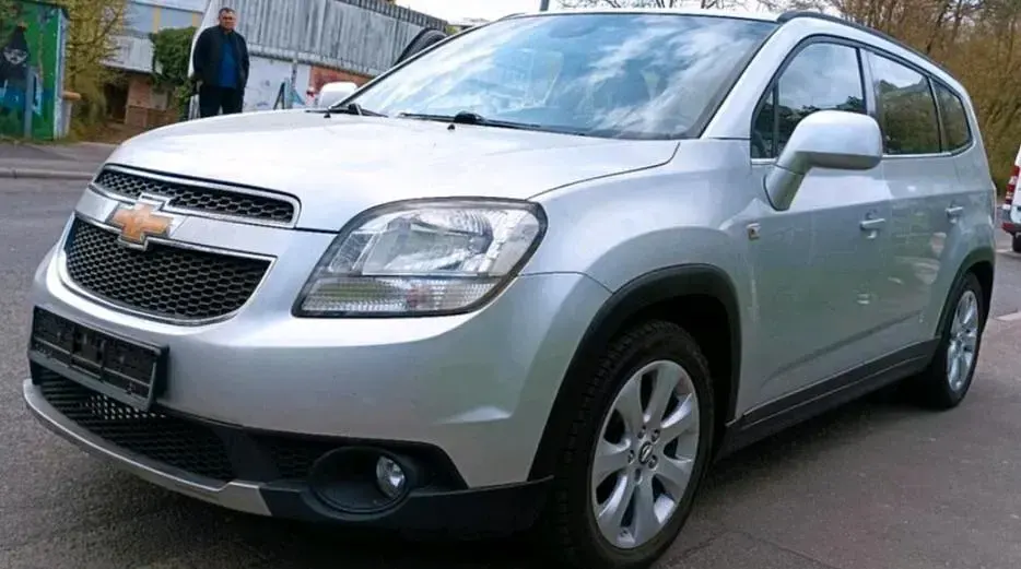 Gebraucht Chevrolet Orlando 140 PS (102 kW) 2012 Silber Van / Kleinbus