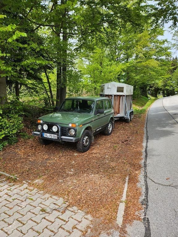 Grün Gebraucht 2016 Lada Taiga SUV | 5.900 € (Superpreis) - Bild 1/4