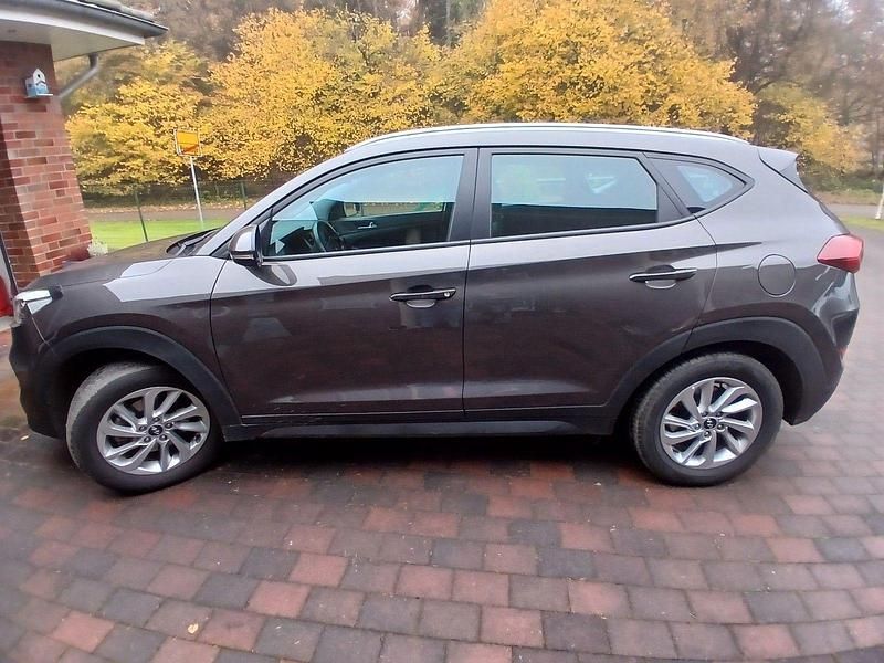 Braun Gebraucht 2018 Hyundai Tucson Trend SUV | 16.500 € (Guter Preis) - Bild 1/4