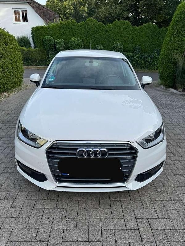 Weiß Gebraucht 2018 Audi A1 Sportback Sport Kleinwagen | 13.990 € (Guter Preis) - Bild 1/4
