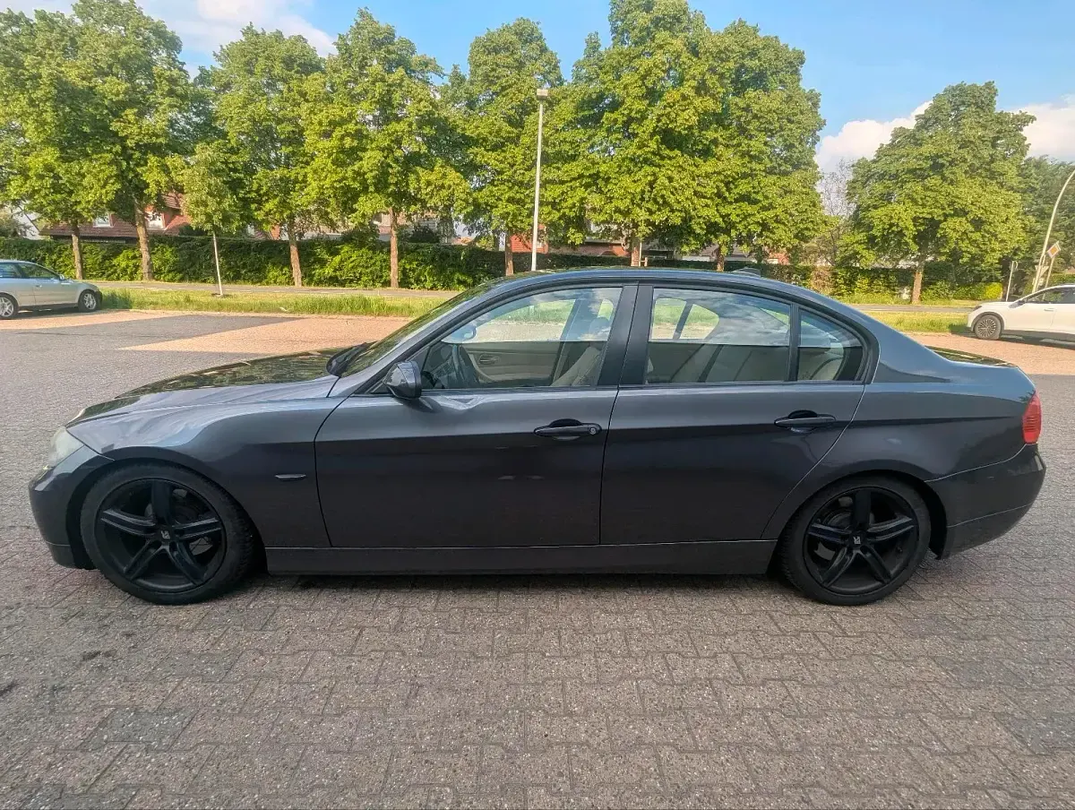 Gebraucht BMW 320 163 PS (119 kW) 2005 Grau Limousine