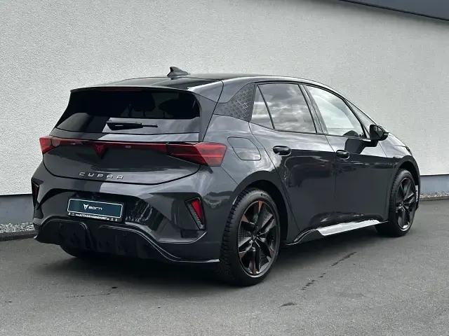 Neu Cupra Born 139 kW (190 PS) 2026 Grau Kleinwagen