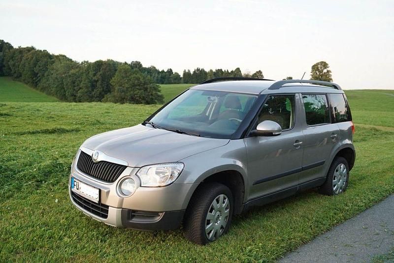 Grau Gebraucht 2013 Skoda Yeti Plus Edition SUV | 8.000 € (Guter Preis) - Bild 1/4